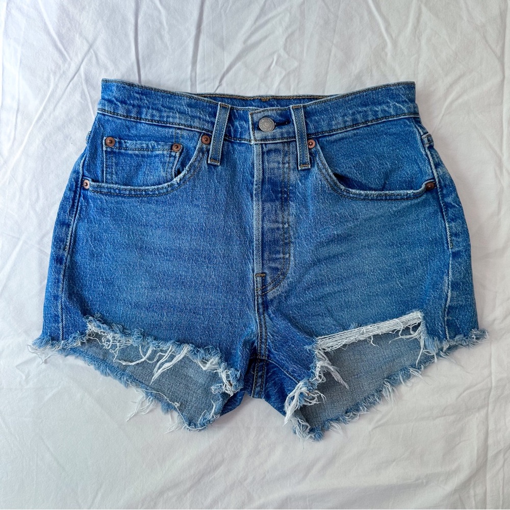 levi's 501 medium wash denim shorts